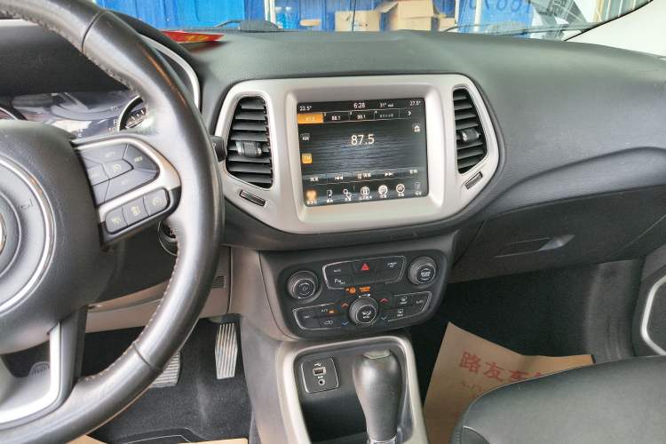 Used Jeep Compass 2017 200T Automatic Family Edition Audio And AC Panel