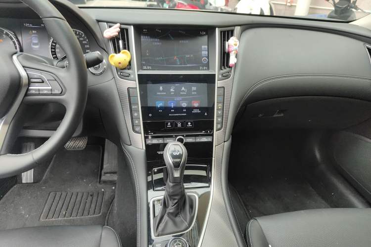 Used Infiniti Q50L 2018 2.0T Enjoyment Version China VI Standard
