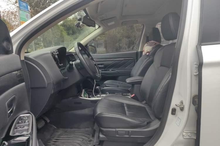 Used Mitsubishi Outlander 2019 2.0L Two-Wheel Drive Comfort Edition 5 Seats China V Standard
