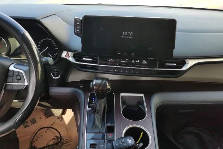 Used Toyota Granvia 2024 2.5L Hybrid Comfort Edition