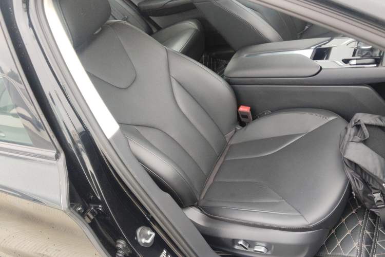 Used Hongqi E-QM5 2022 431 km Charge & Enjoy Edition
