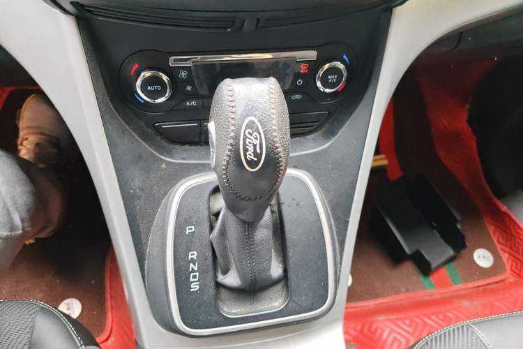 Used Ford Kuga 2013 1.6L GTDi Two-Wheel-Drive Comfort Model Gear Lever