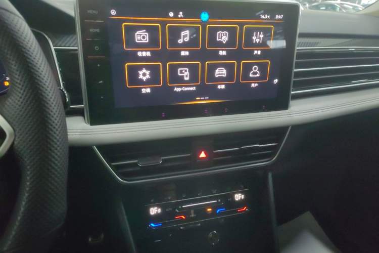 Used Volkswagen Tiguan L 2023 Restyled 330TSI Automatic Two-Wheel Drive R-Line Enhanced Comfort Version Audio And AC Panel