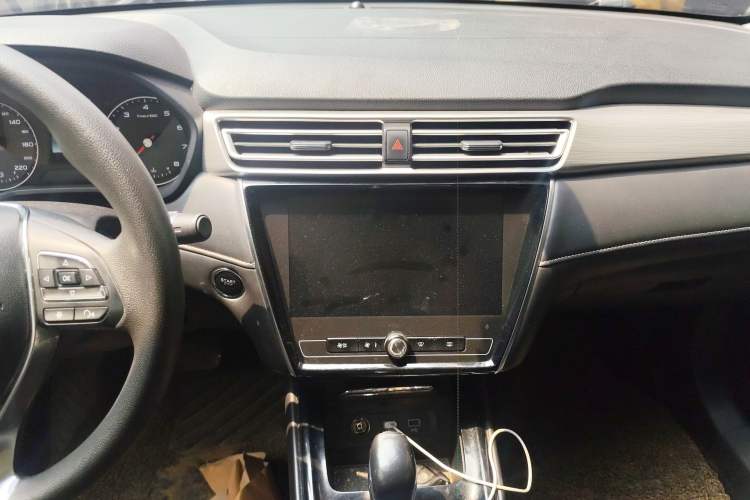 Used Roewe i5 2019 1.5L Automatic 4G Connected Langhao Edition Audio And AC Panel