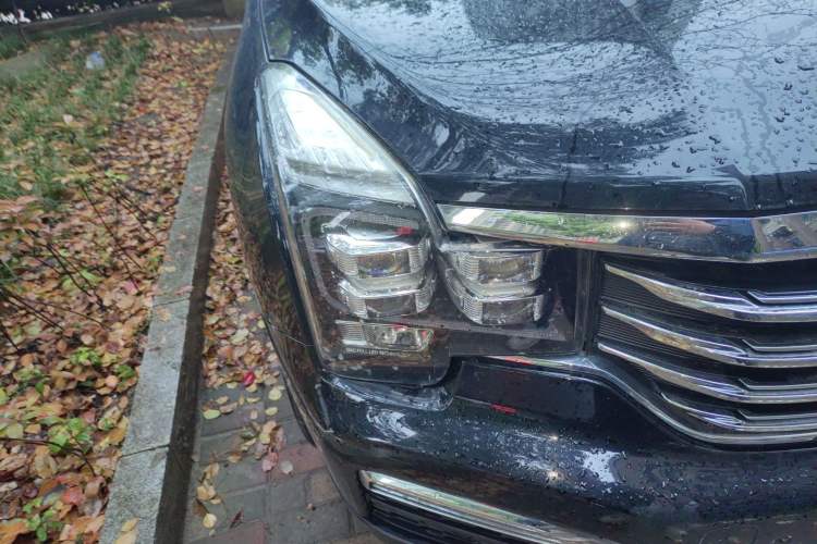 Used GAC Trumpchi GS8 2017 320T Four-Wheel Drive Luxury Smart Connectivity Version (7 Seats) Right Front Headlight