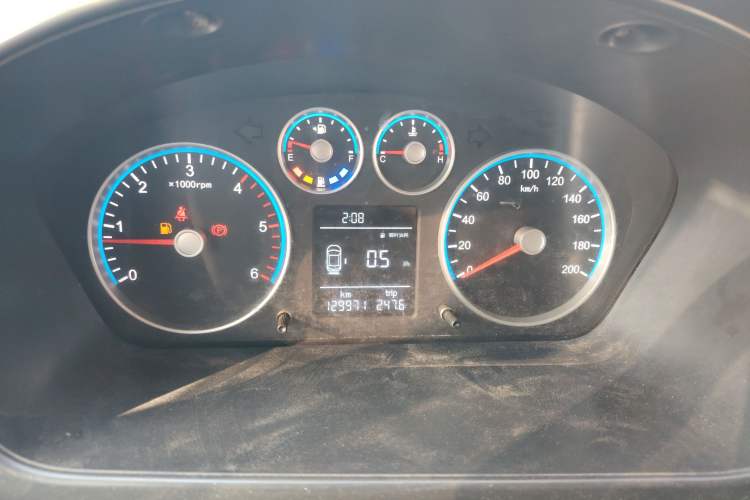 Used Foton Toano 2023 2.0T Manual Urban Version Short Wheelbase Low Roof with Single Rear Tire Available in 5/6/9-Seater Configurations
