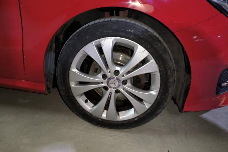 Used Mercedes-Benz B-Class 2017 B 200 Sport Edition Right Front Wheel Hub