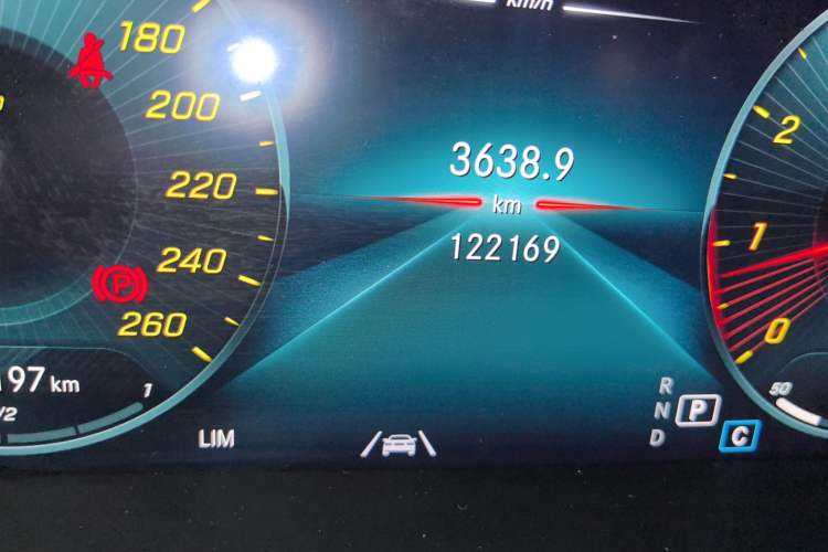 Used Mercedes-Benz GLC 2020 GLC 300 L 4MATIC Dynamic Edition Odometer Close Up