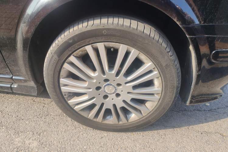 Used Mercedes-Benz Viano 2011 2.5L Limited Edition Right Front Wheel Hub