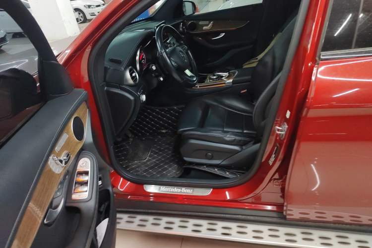 Used Mercedes-Benz GLC Coupe 2019 Facelift GLC 260 4MATIC Coupe SUV Left Front Seat