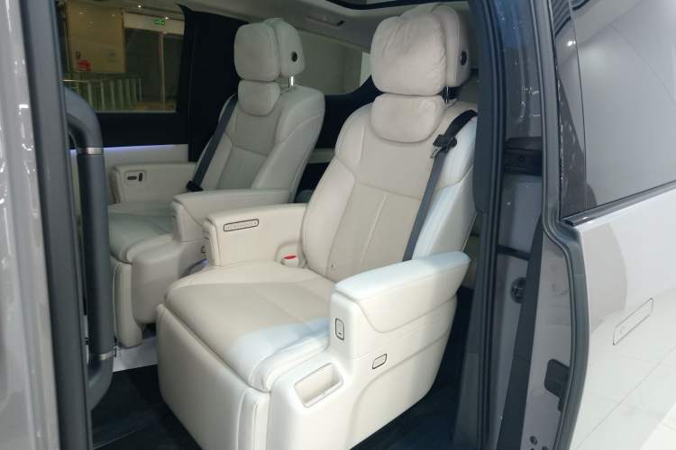 Used Li Auto MEGA 2025 Home Family Special Edition
