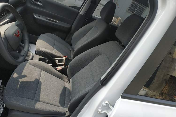 Used Wuling Hongguang New Energy 2025 Extended-Range Hybrid 50KM Comfort Version Left Front Seat