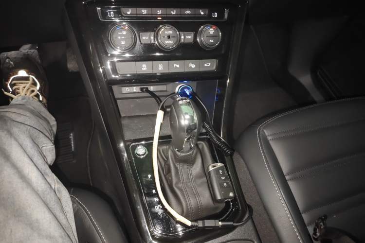 Used Volkswagen Touran 2018 Volkswagen Touran L 280TSI DSG Boundary Luxury Edition 7 Seats China V Emission Standard Gear Lever