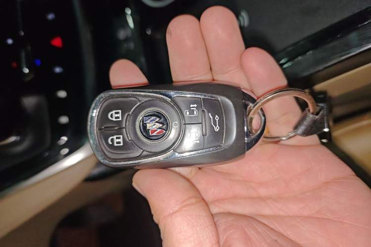 Used Buick GL8 2020 ES Land Cruiser 653T Luxury Model Vehicle Key