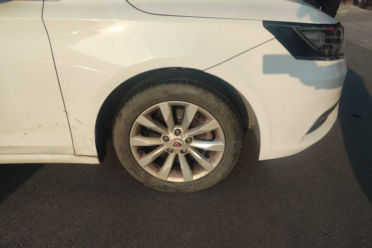 Used Roewe i6 2017 20T Manual Luxury Edition Right Front Wheel Hub