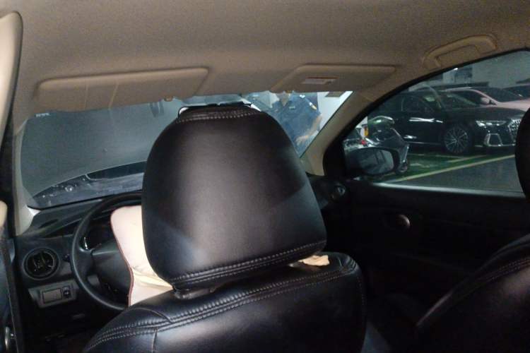 Used Nissan Livina 2013 1.6XE Manual Comfort Edition Headliner