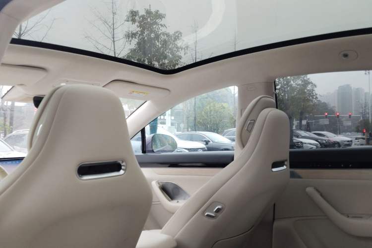 Used Hima Luxeed R7 2024 All-Electric 667 km Max Headliner