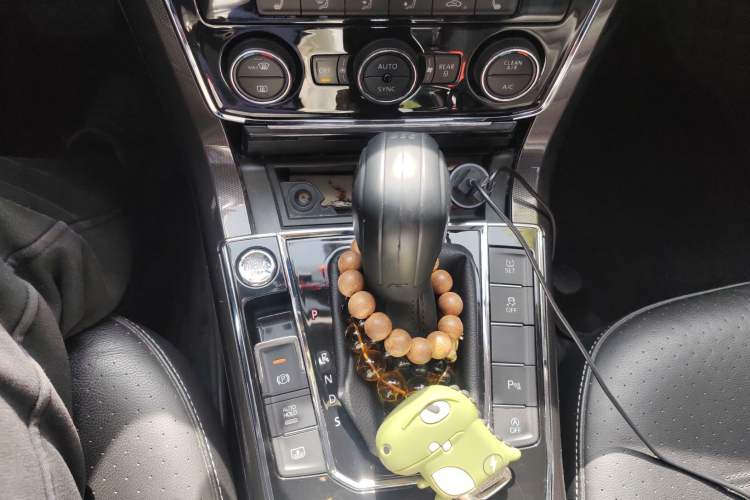 Used Volkswagen Passat 2017 330TSI DSG Prestige Edition Gear Lever