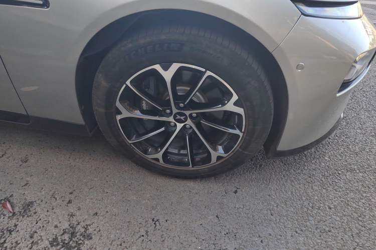 Used XPeng P7 2020 670N Right Front Wheel Hub