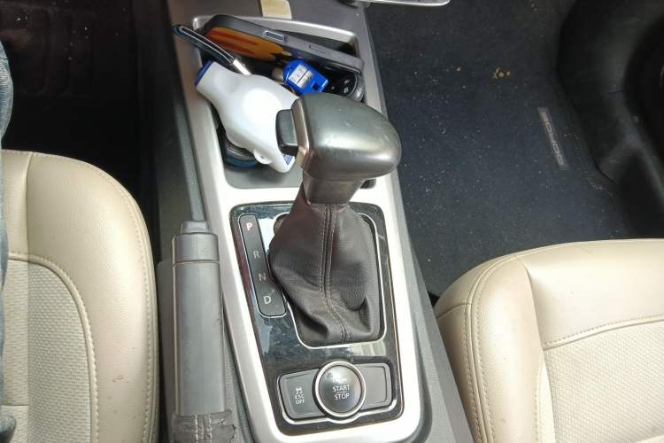 Used Qoros 3 2014 Sedan 1.6L Automatic Zhiyue Model Gear Lever