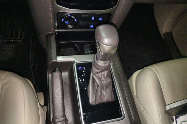 Used Toyota Prado 2018 3.5L Automatic TX-L Gear Lever