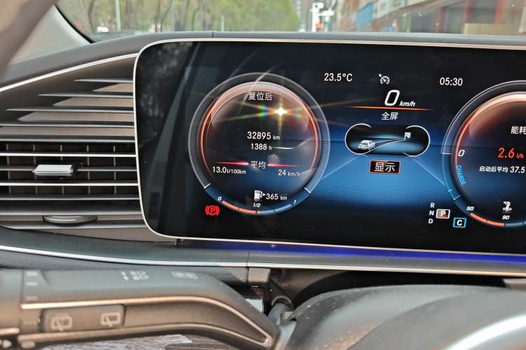 Used Mercedes-Benz GLE 2021 GLE 350 4MATIC Stylish Model Odometer Close Up