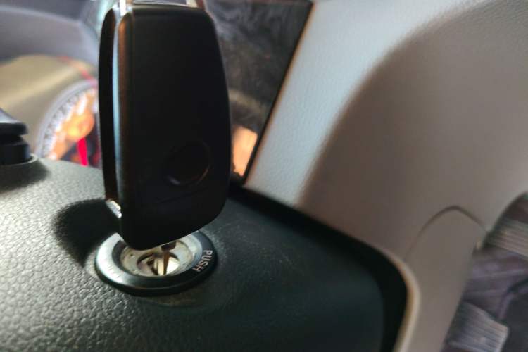 Used JAC Refine M4 2016 2.0L Manual Luxury Version