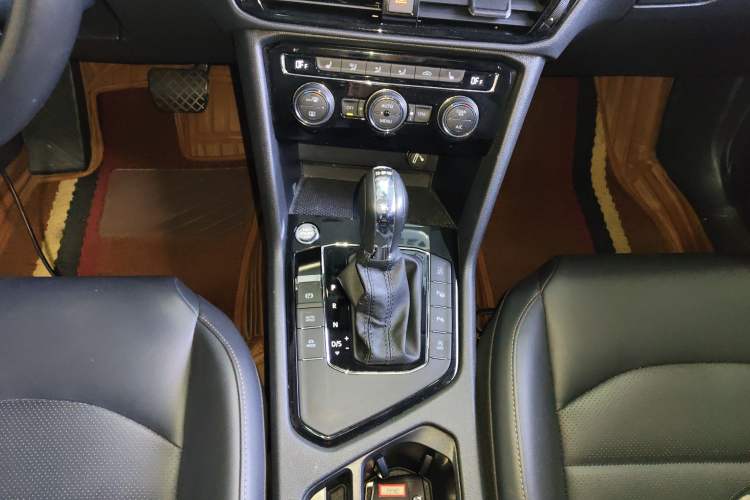 Used Volkswagen Tharu 2020 280TSI Two-Wheel-Drive Flagship Version China VI Gear Lever