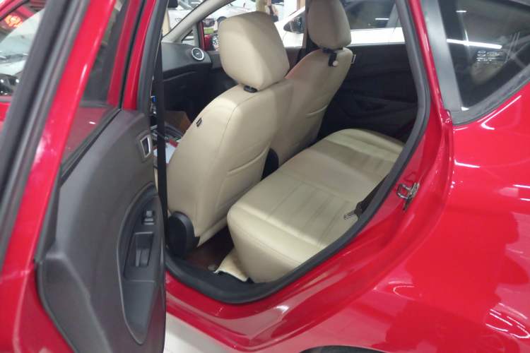 Used Ford Fiesta 2013 Hatchback 1.5L Automatic Fashion Edition
