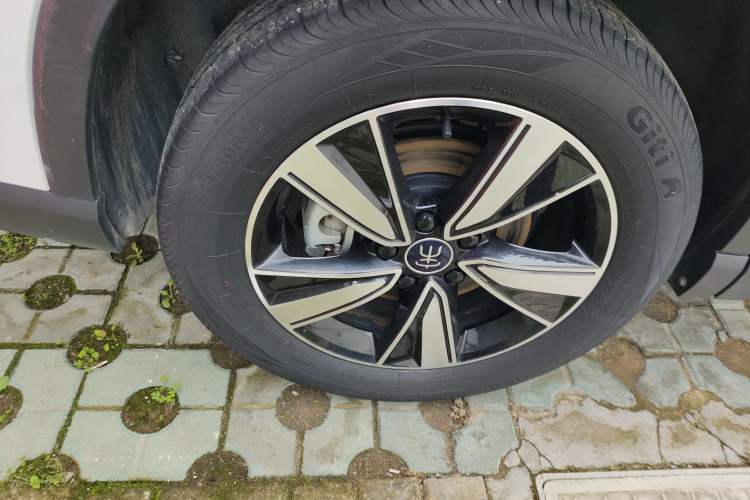 Used BYD Song Pro New Energy 2022 DM-i 110km Flagship Model Right Rear Wheel Hub