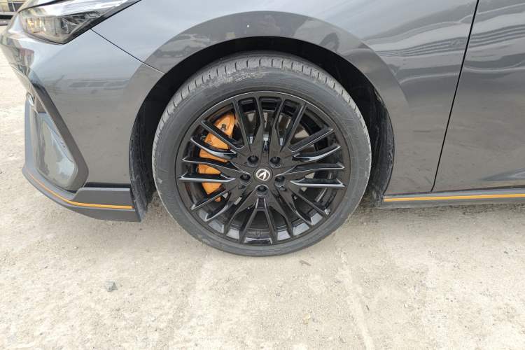 Used CHANGAN UNI-V 2025 Model Third-Generation 2.0T Dynamic Edition Exterior 4