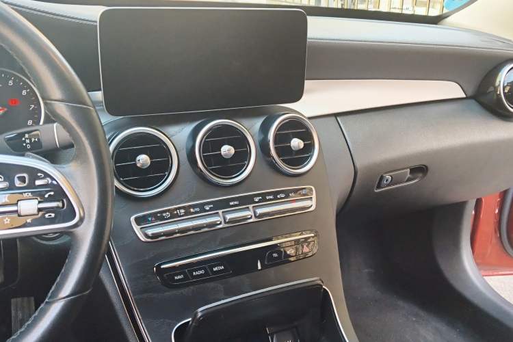 Used Mercedes-Benz C-Class 2019 C 180 L Fashion Edition Sport Version Audio And AC Panel