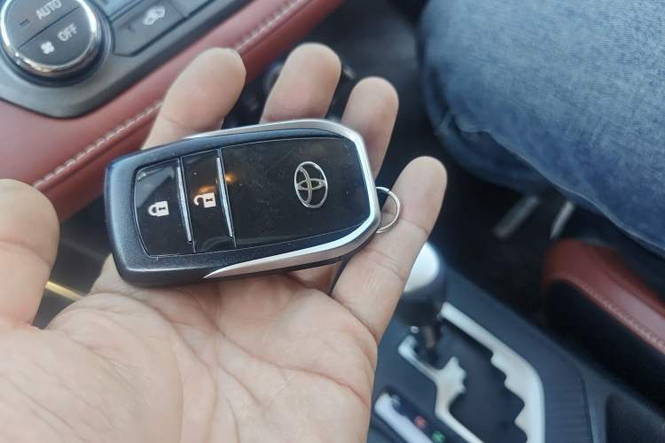 Used Toyota RAV4 2013 2.5L Automatic 4x4 Luxury Edition Vehicle Key