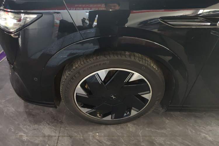 Used XPeng X9 2024 702 Ultra-Long Range Max Left Front Wheel Hub