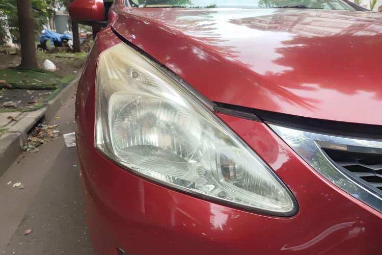 Used Nissan Tiida 2013 1.6L CVT Cool Cafe Edition
