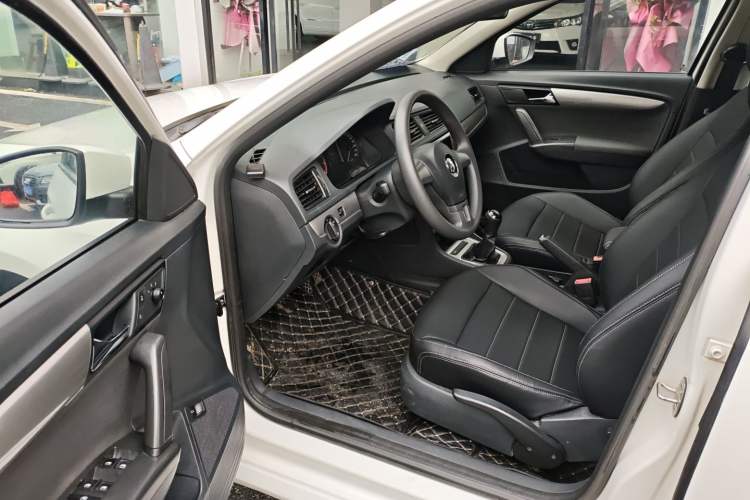 Used Volkswagen Lavida 2013 Revised Classic 1.6L Manual Fashion Edition
