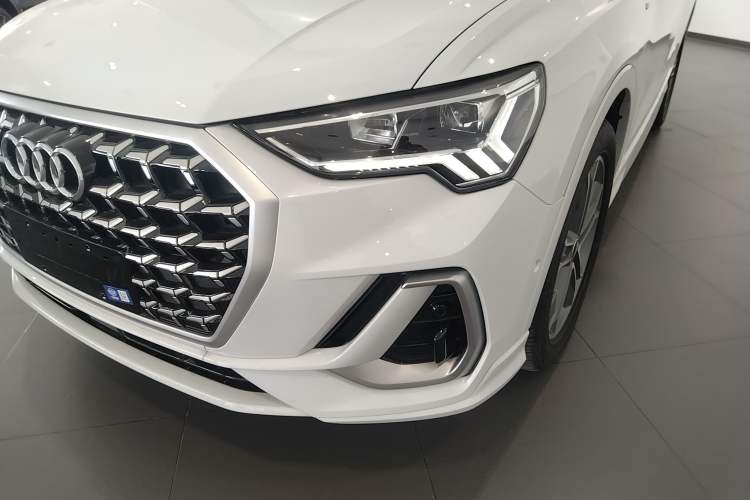 Used Audi Q3 2024 40 TFSI Fashion Dynamic Model