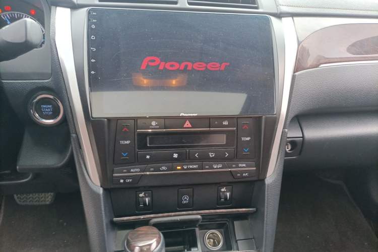 Used Toyota Camry 2016 2.5G 10th Anniversary Deluxe Navigation Edition Audio And AC Panel