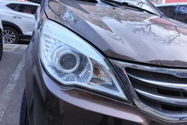 Used BAIC Weiwang M30 2015 1.5L Comfort version DAM15 Right Front Headlight