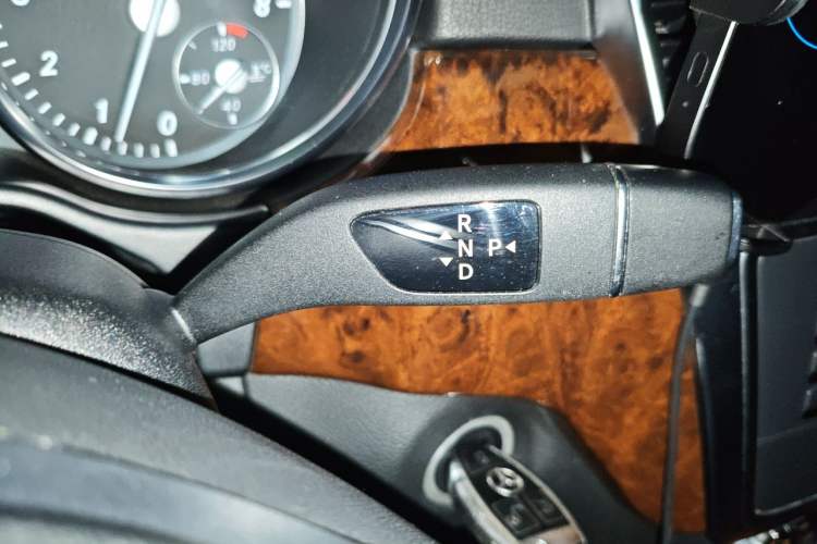 Used Mercedes-Benz M-Class 2012 ML 350 Sport Edition Gear Lever