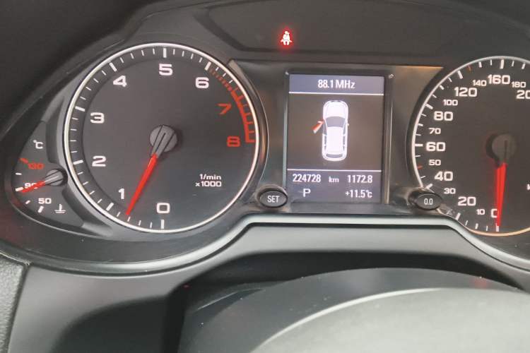 Used Audi Q5 2012 2.0TFSI Comfort Version Odometer Close Up