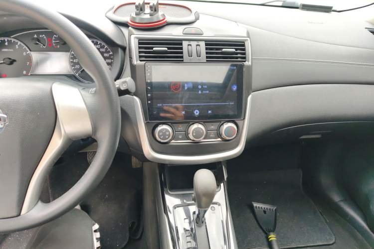 Used Nissan Tiida 2019 1.6L CVT Cool Edition China VI Standard Audio And AC Panel