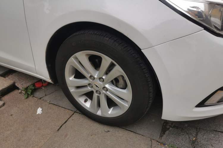 Used Chevrolet Cruze 2015 1.5L Manual Elite Edition Right Front Wheel Hub