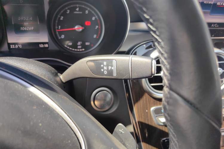 Used Mercedes-Benz GLC 2019 GLC 260 4MATIC Dynamic Edition Gear Lever