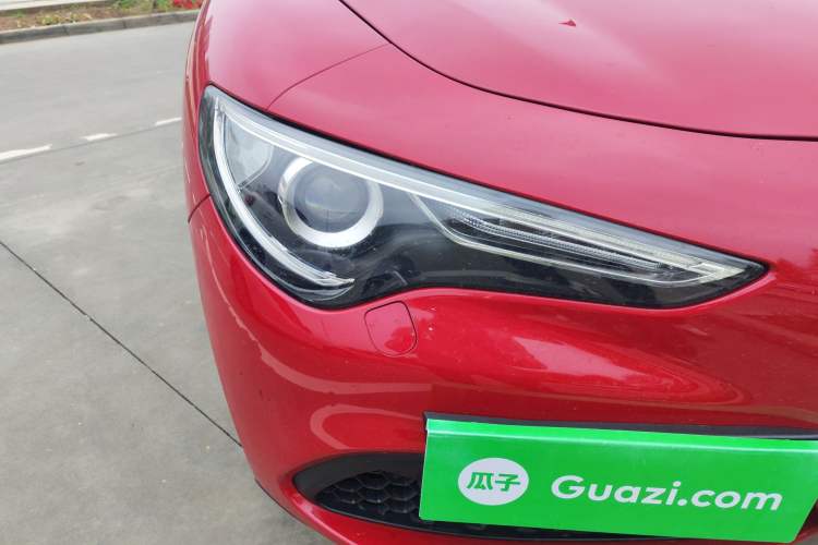 Used Alfa Romeo Stelvio 2017 2.0T 200HP Elite Edition Right Front Headlight