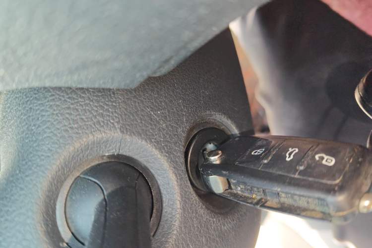 Used Volkswagen Polo 2016 1.4L Manual Fashion Model Interior 1