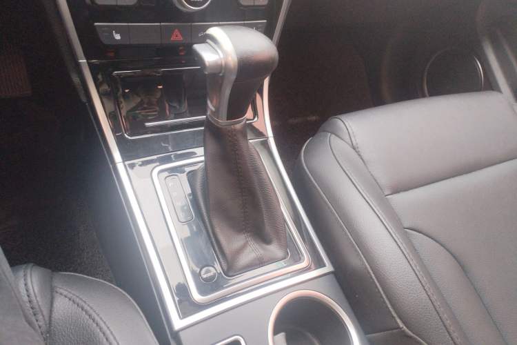 Used Haval H2 2017 Red-Label 1.5T Automatic Two-Wheel Drive Luxury Model Gear Lever