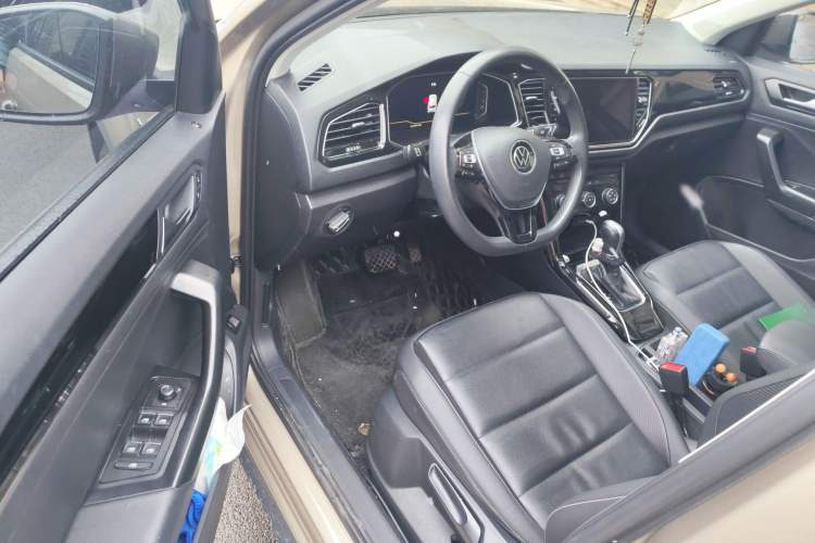 Used Volkswagen T-ROC 2021 280TSI DSG Two-Wheel Drive Comfort Connect Edition