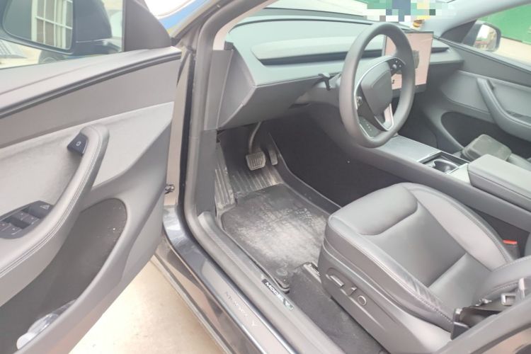 Used Tesla Model Y 2025 Rear-Wheel-Drive Version
