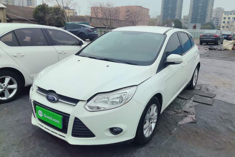 Used Ford Focus 2015 Hatchback 1.6L Manual Fashion Edition
